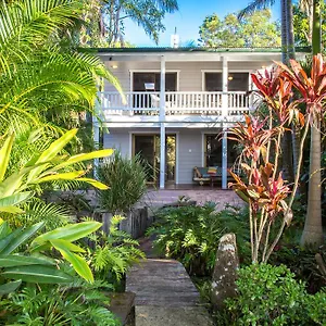 A Beach House At Byron **** Byron Bay