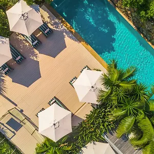 4* Aparthotel Bayview Beachfront Apartments, In Town Right On The